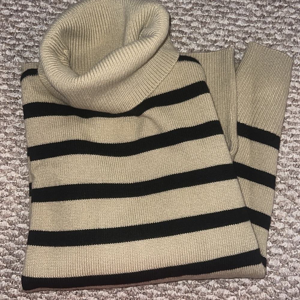WeWoreWhat Sweater🧸